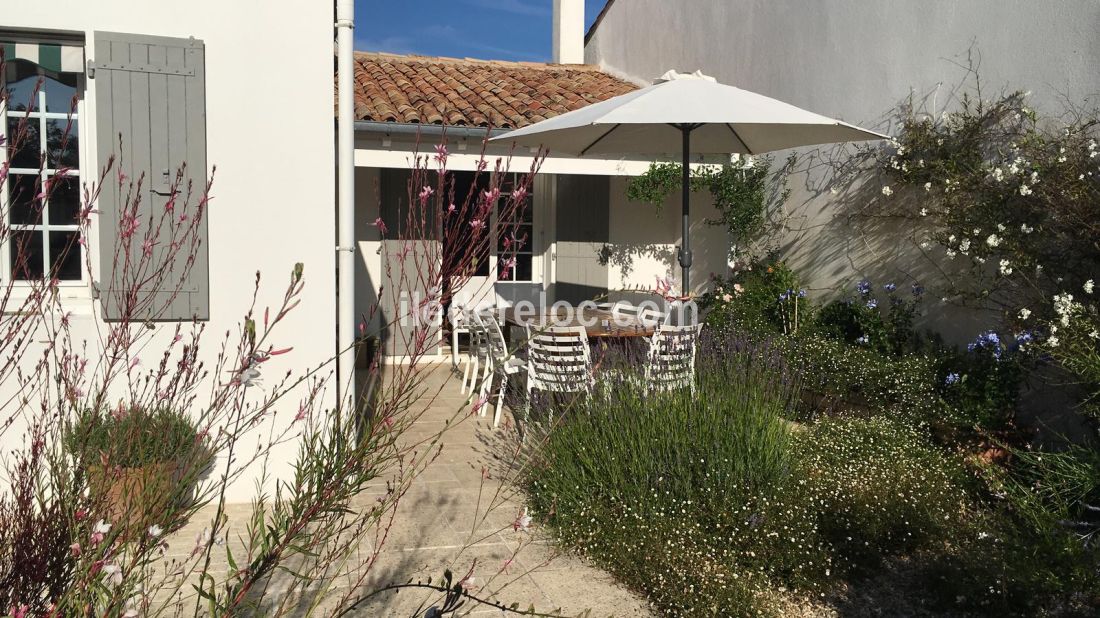 Photo 38 : TERRASSE d'une maison situ&eacute;e &agrave; Le Bois-Plage-en-R&eacute;, &icirc;le de R&eacute;.