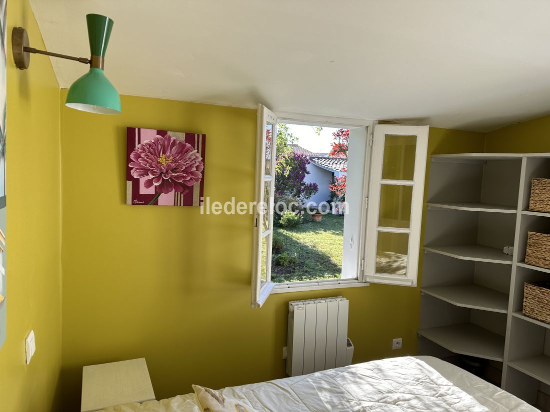 Photo 35 : CHAMBRE d'une maison situ&eacute;e &agrave; Le Bois-Plage-en-R&eacute;, &icirc;le de R&eacute;.