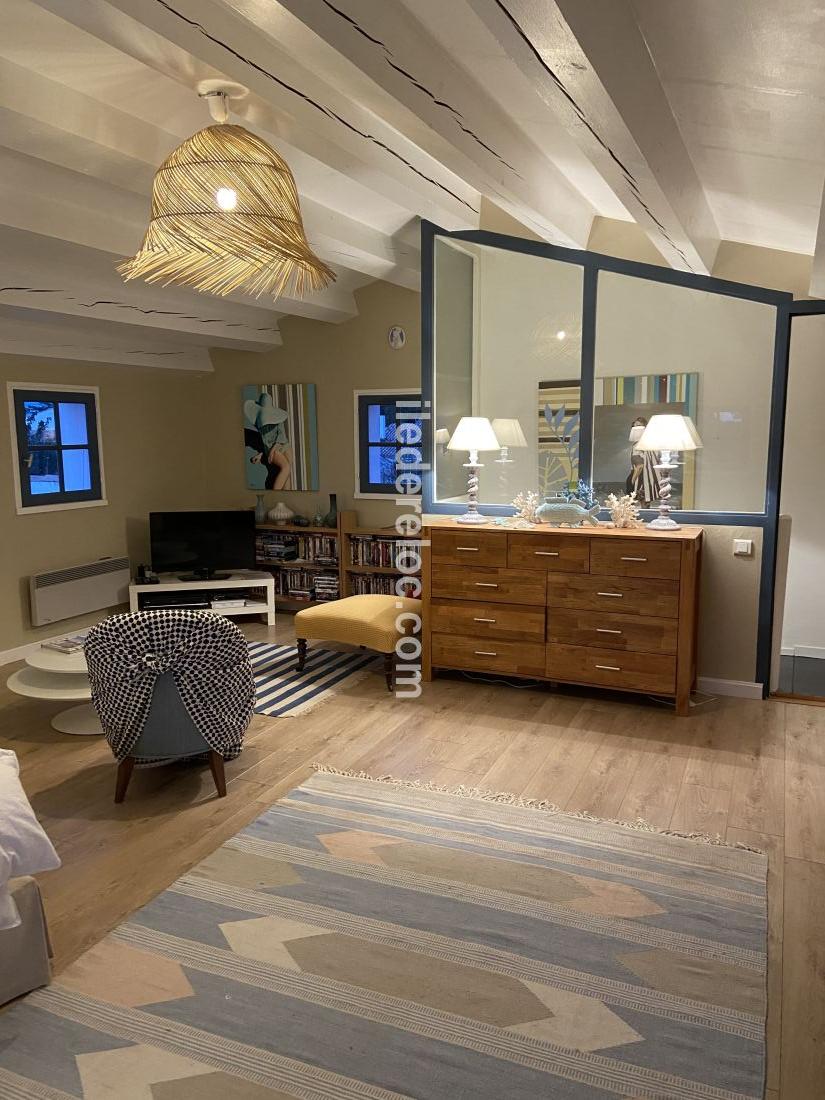 Photo 42 : CHAMBRE d'une maison situ&eacute;e &agrave; Le Bois-Plage-en-R&eacute;, &icirc;le de R&eacute;.