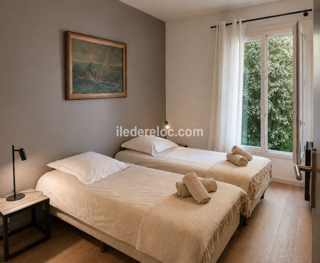 Photo 9 : CHAMBRE d'une maison situ&eacute;e &agrave; La Flotte-en-R&eacute;, &icirc;le de R&eacute;.