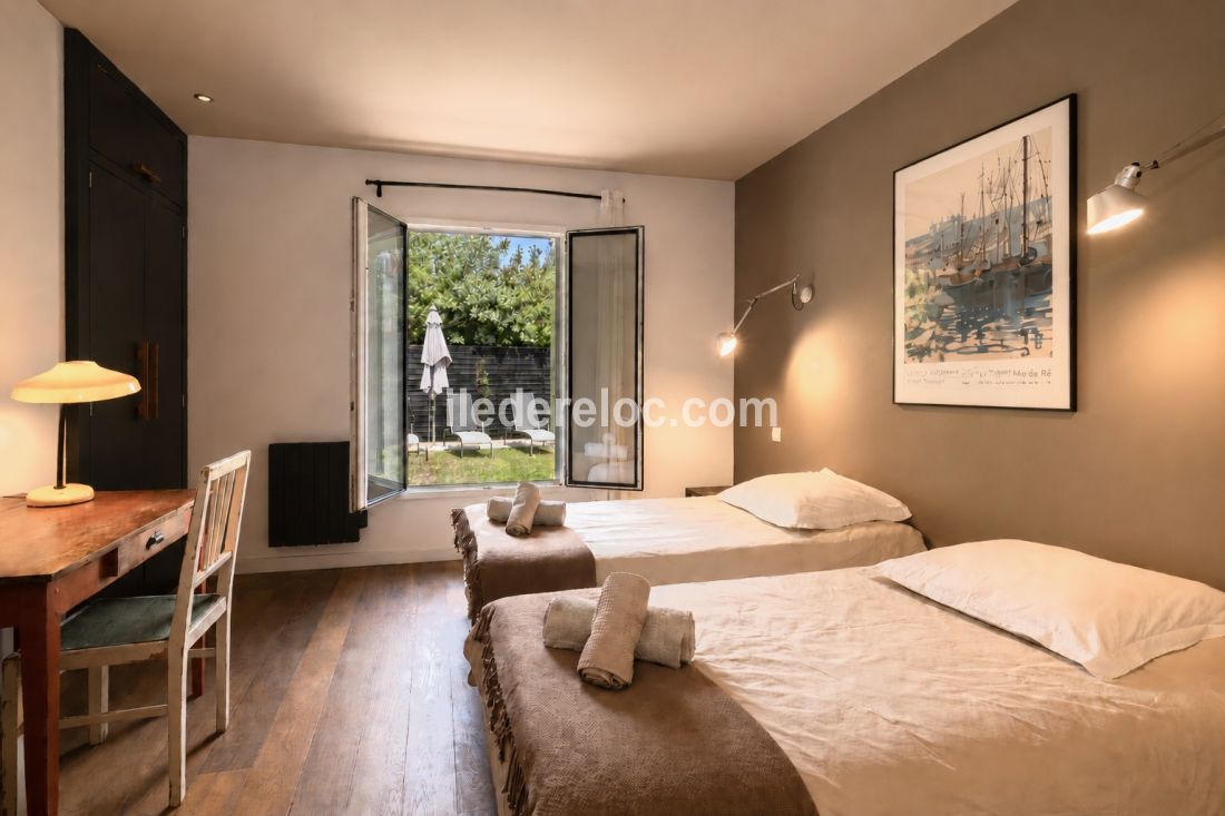 Photo 12 : CHAMBRE d'une maison situ&eacute;e &agrave; La Flotte-en-R&eacute;, &icirc;le de R&eacute;.
