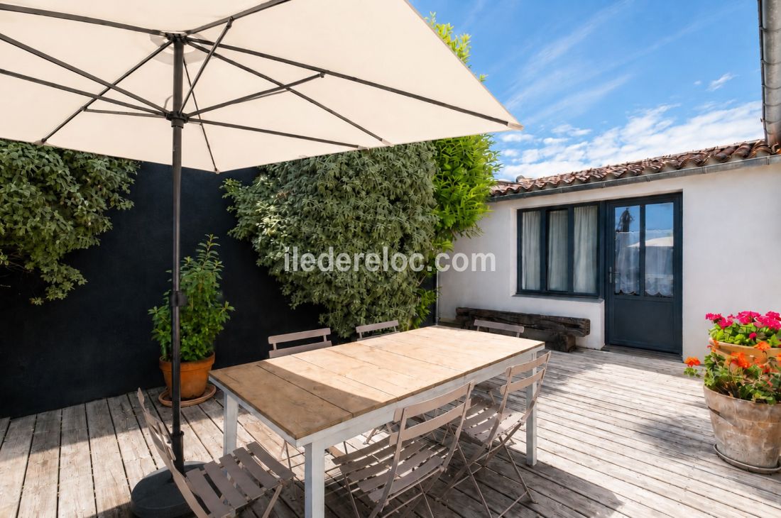 Photo 11 : PATIO d'une maison situ&eacute;e &agrave; La Flotte-en-R&eacute;, &icirc;le de R&eacute;.
