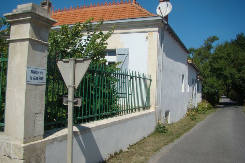 Photo 13 : EXTERIEUR d'une maison située à Saint-Martin-de-Ré, île de Ré.