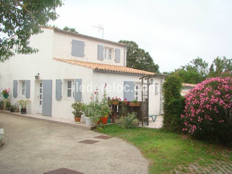 Photo 1 : EXTERIEUR d'une maison située à Saint-Martin-de-Ré, île de Ré.