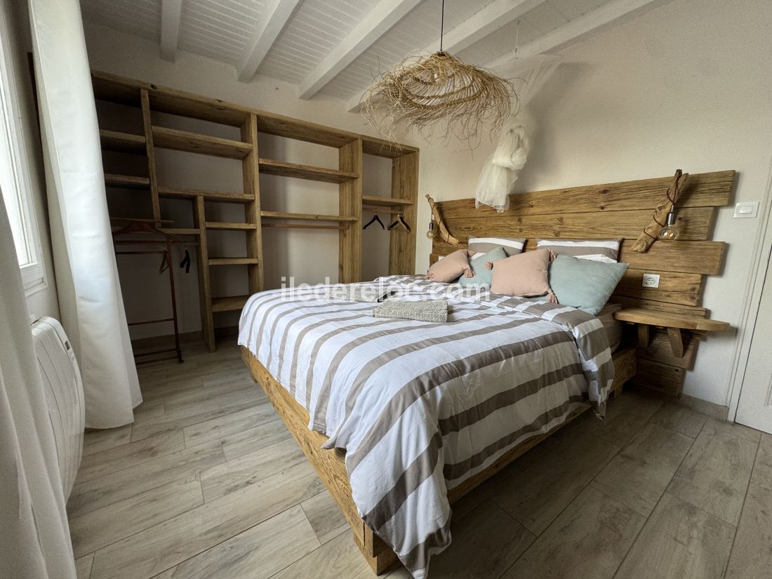 Photo 24 : CHAMBRE d'une maison située à Le Bois-Plage-en-Ré, île de Ré.