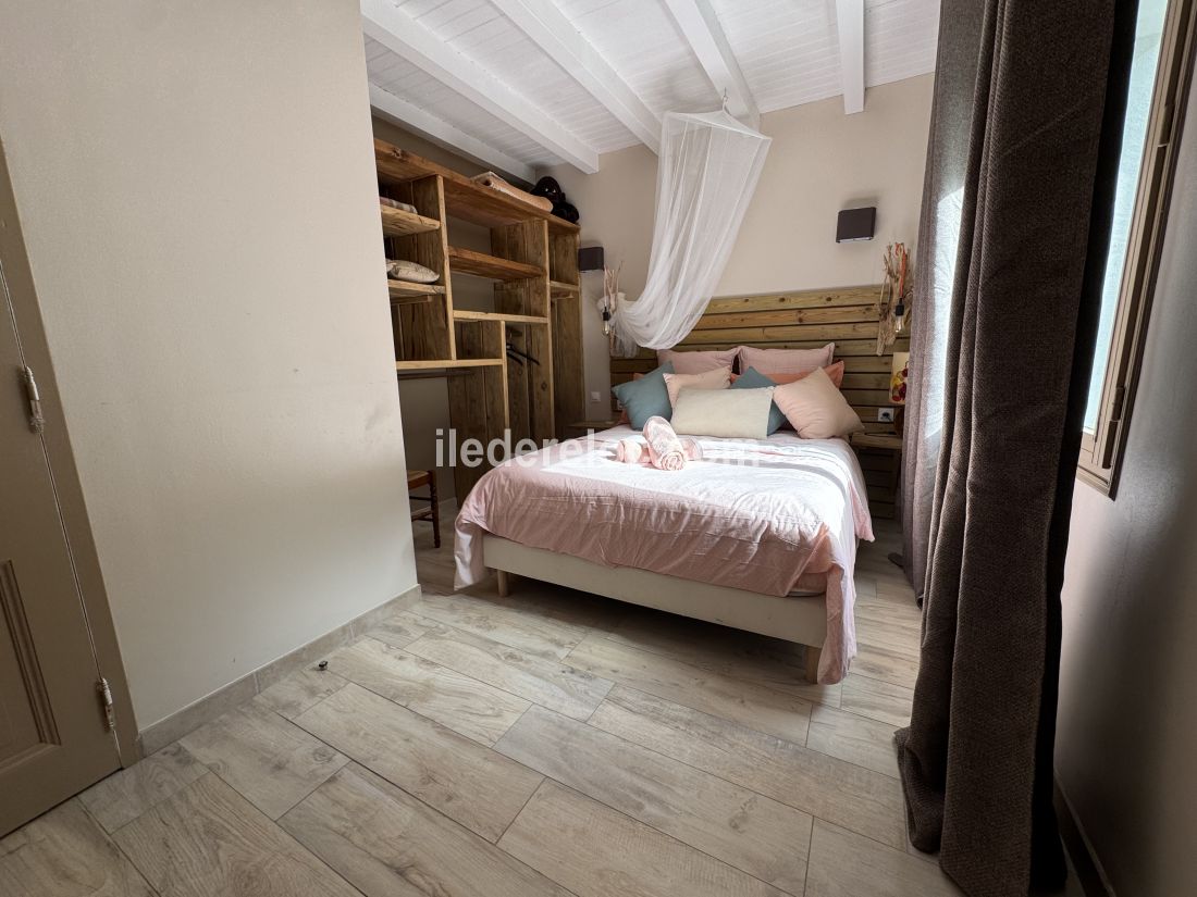 Photo 23 : CHAMBRE d'une maison située à Le Bois-Plage-en-Ré, île de Ré.