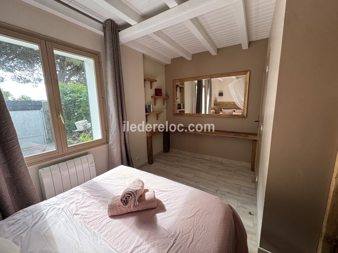 Photo 22 : CHAMBRE d'une maison située à Le Bois-Plage-en-Ré, île de Ré.