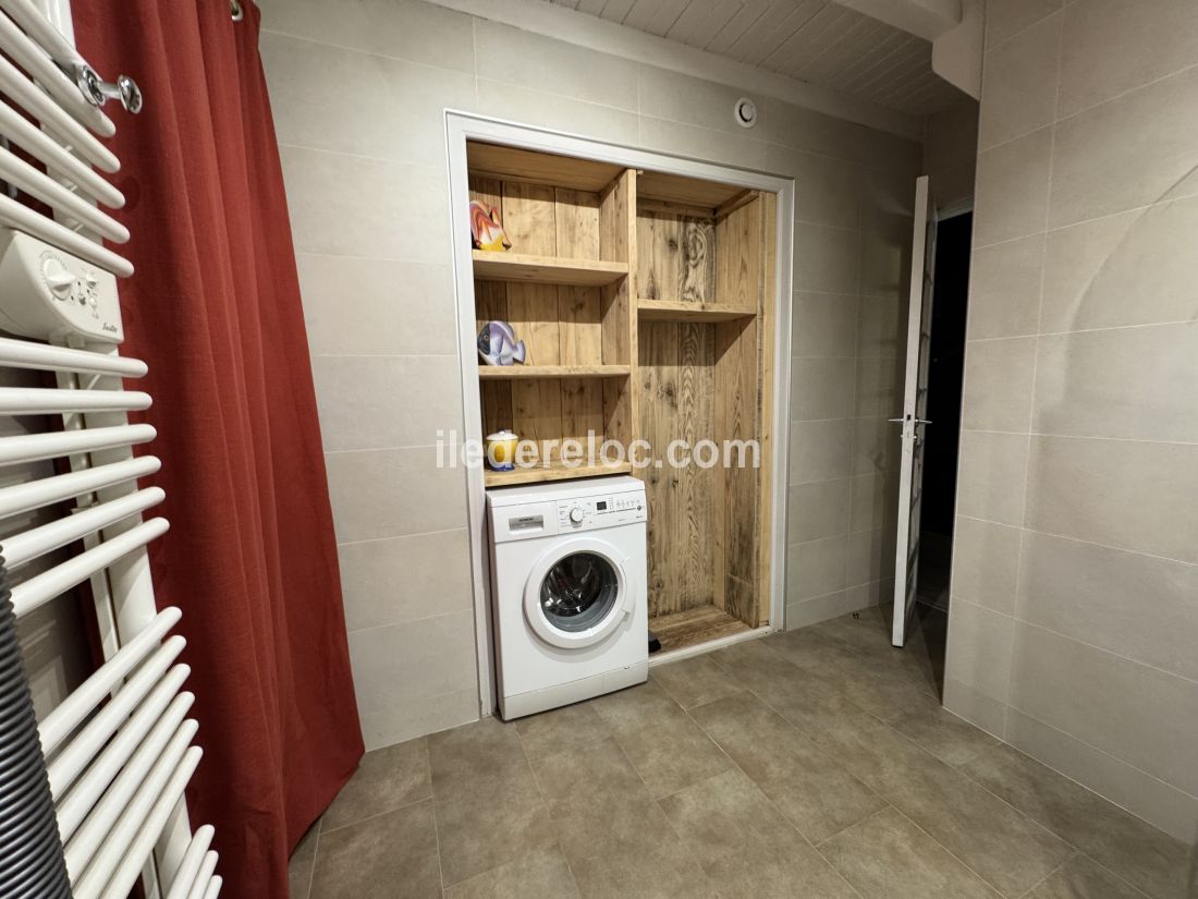 Photo 19 : SALLEDEBAIN d'une maison située à Le Bois-Plage-en-Ré, île de Ré.