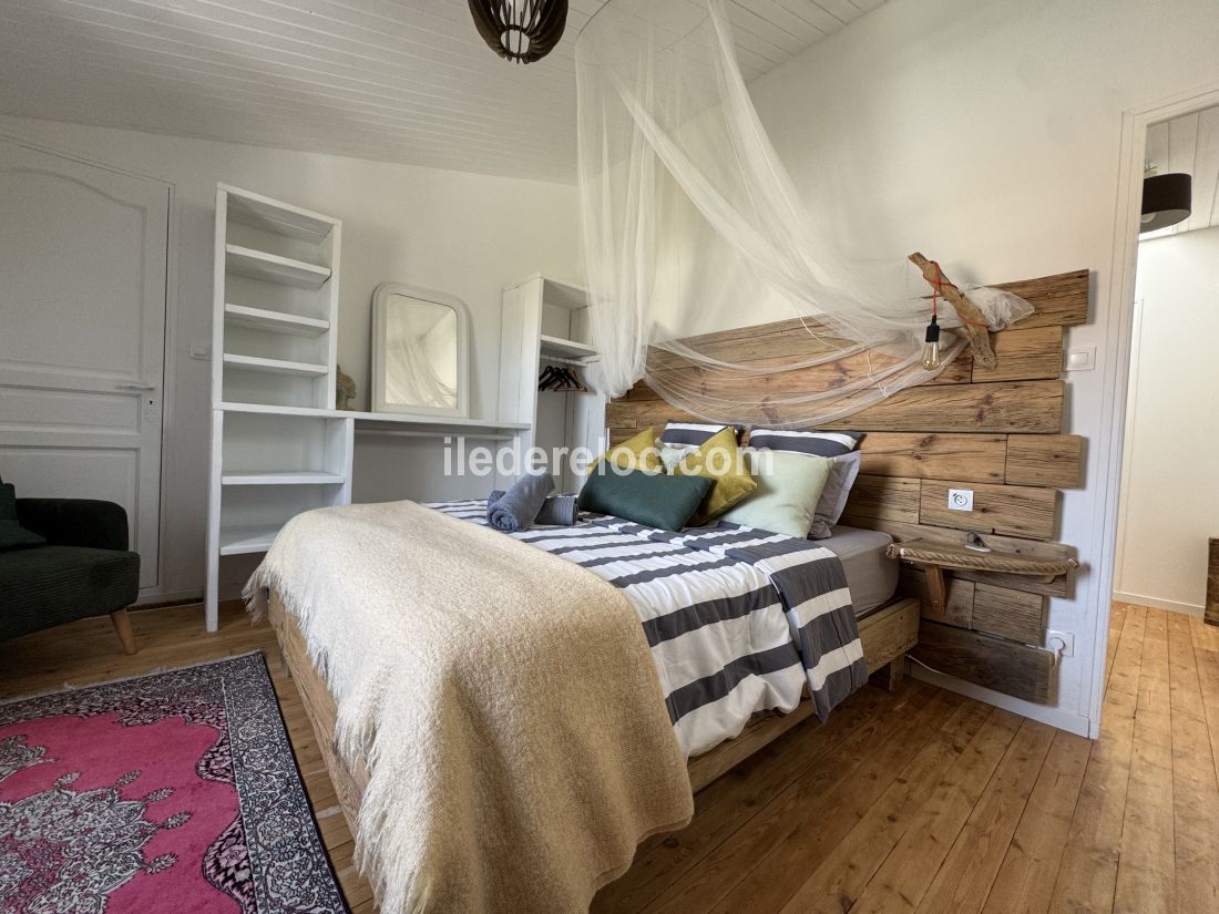 Photo 13 : CHAMBRE d'une maison située à Le Bois-Plage-en-Ré, île de Ré.
