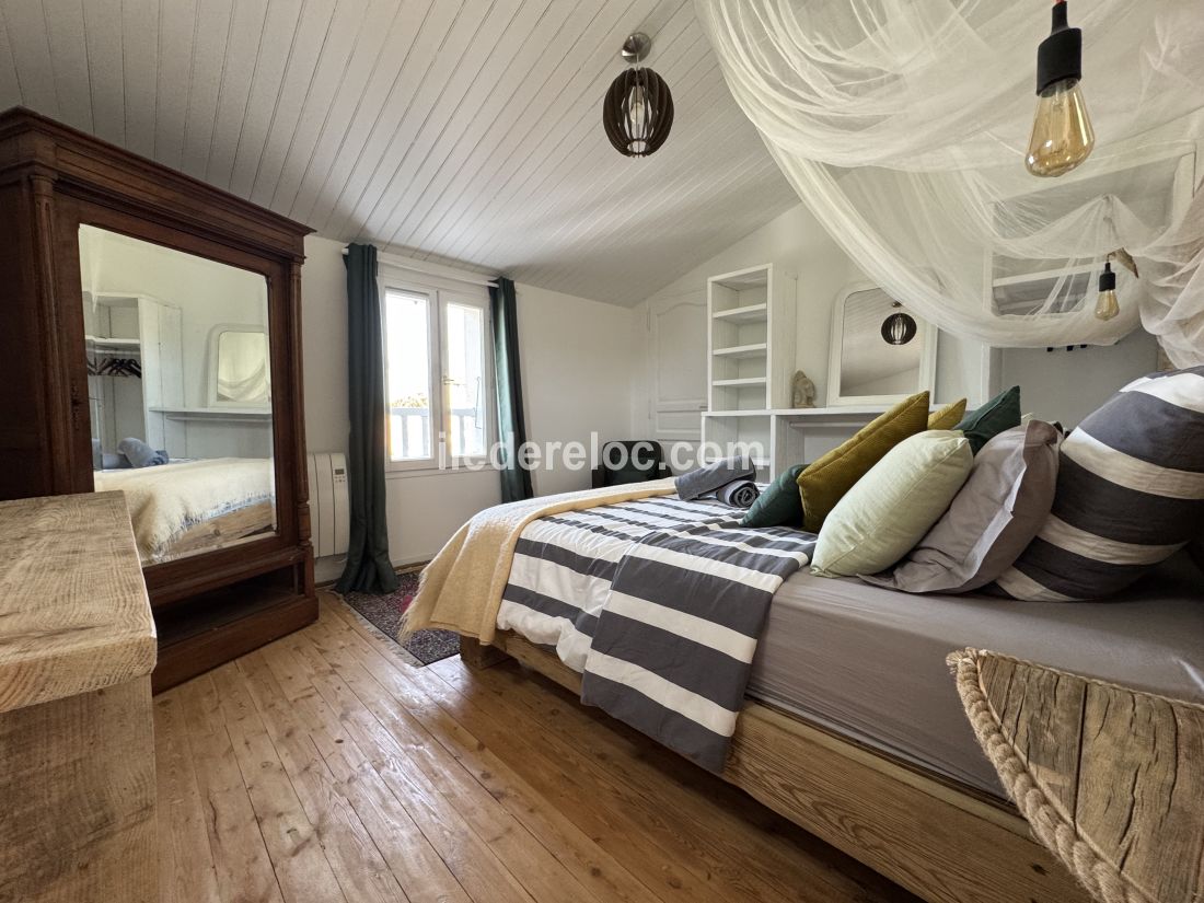 Photo 12 : CHAMBRE d'une maison située à Le Bois-Plage-en-Ré, île de Ré.