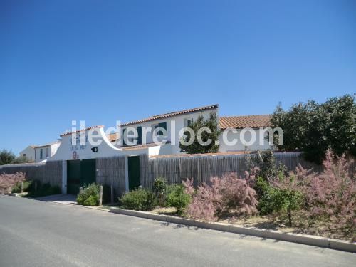 Photo 34 : EXTERIEUR d'une maison située à La Couarde-sur-mer, île de Ré.