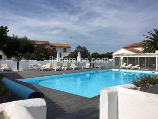 Ile de Ré:Maison rétaise dans belle résidence bord de mer,piscine chauffée