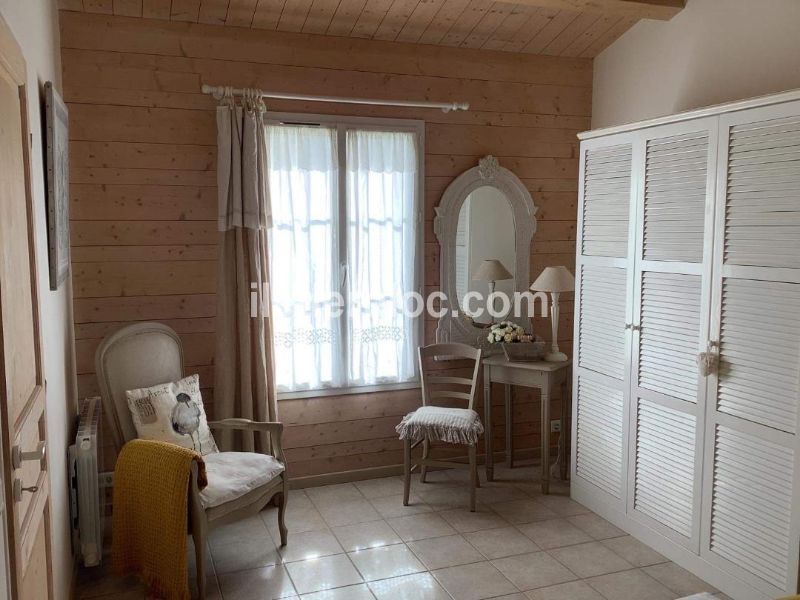 Photo 11 : CHAMBRE d'une maison située à La Flotte, île de Ré.