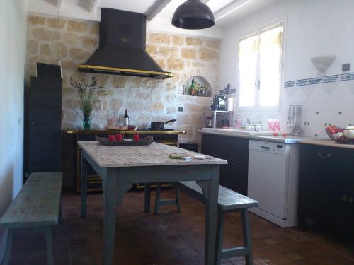 Photo 3 : CUISINE d'une maison située à Rivedoux, île de Ré.