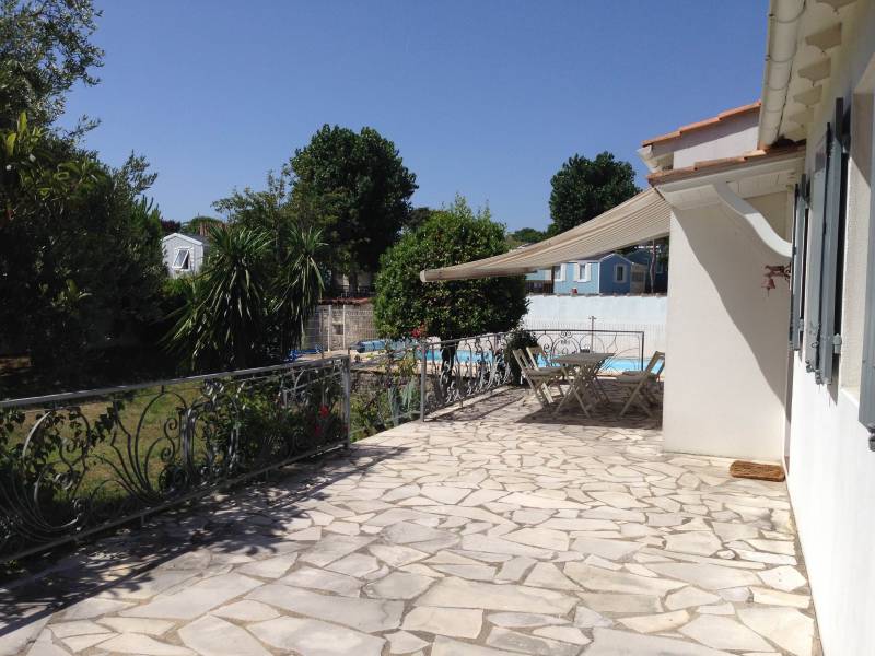 Photo 20 : TERRASSE d'une maison située à Rivedoux-Plage, île de Ré.