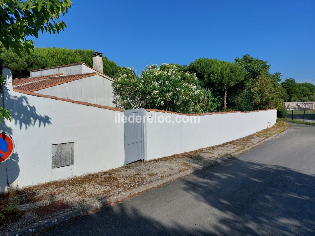 Photo 24 : EXTERIEUR d'une maison située à Rivedoux, île de Ré.