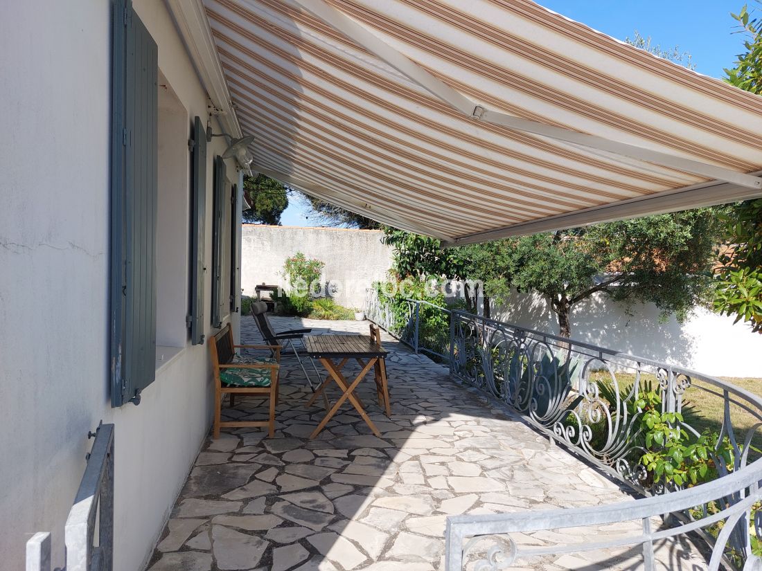 Photo 23 : TERRASSE d'une maison située à Rivedoux-Plage, île de Ré.