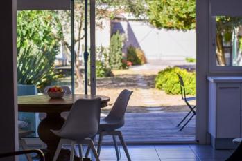 Ile de Ré:Centre village - jardin - décorée avec goût et confortable