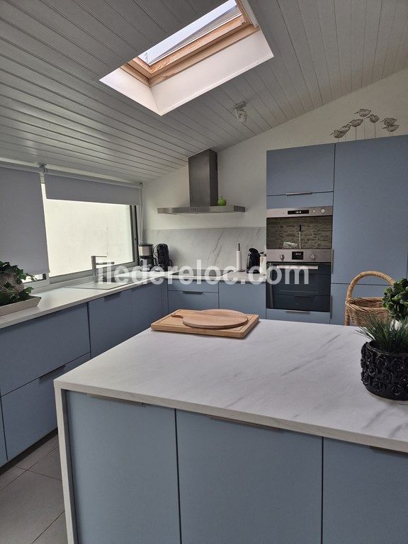 Photo 14 : CUISINE d'une maison situ&eacute;e &agrave; La Flotte-en-R&eacute;, &icirc;le de R&eacute;.