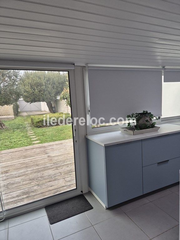 Photo 15 : CUISINE d'une maison situ&eacute;e &agrave; La Flotte-en-R&eacute;, &icirc;le de R&eacute;.