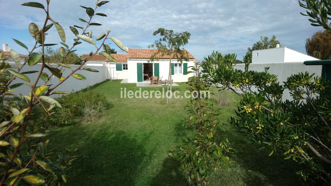 Photo 1 : JARDIN d'une maison située à Ars en Ré, île de Ré.