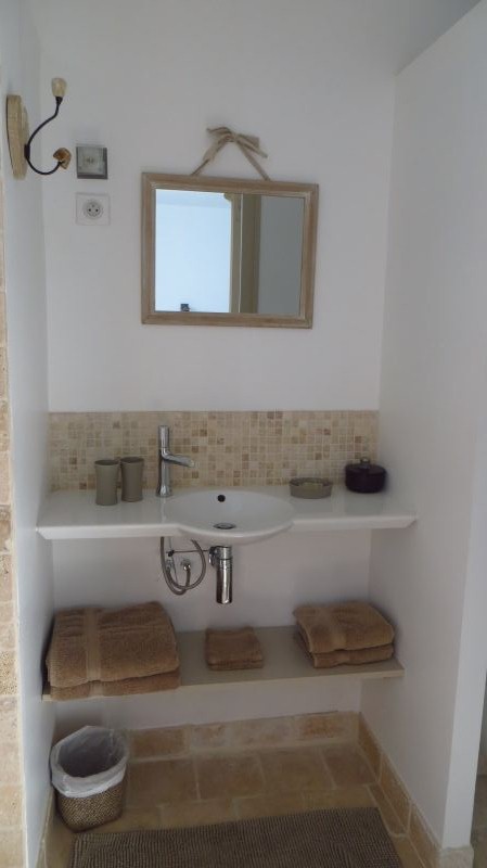 Photo 15 : SALLEDEBAIN d'une maison située à La Couarde, île de Ré.