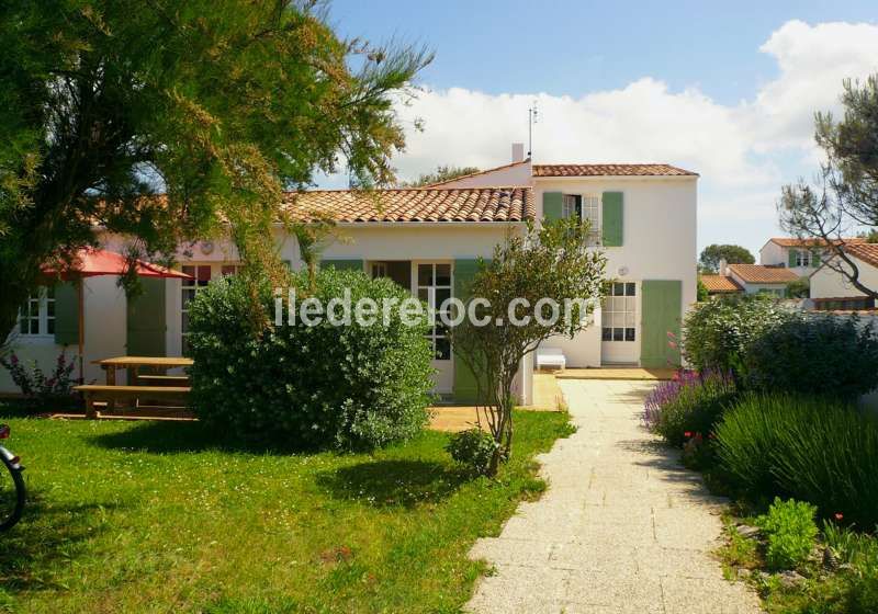 Photo 1 : ENTREE d'une maison située à Sainte-Marie, île de Ré.