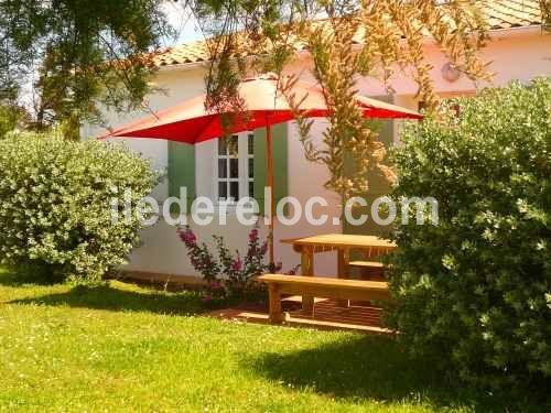 Photo 5 : TERRASSE d'une maison située à Sainte-Marie, île de Ré.