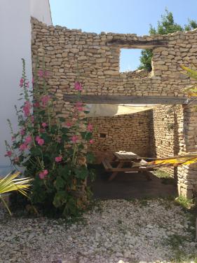 Photo 25 : JARDIN d'une maison située à Loix, île de Ré.