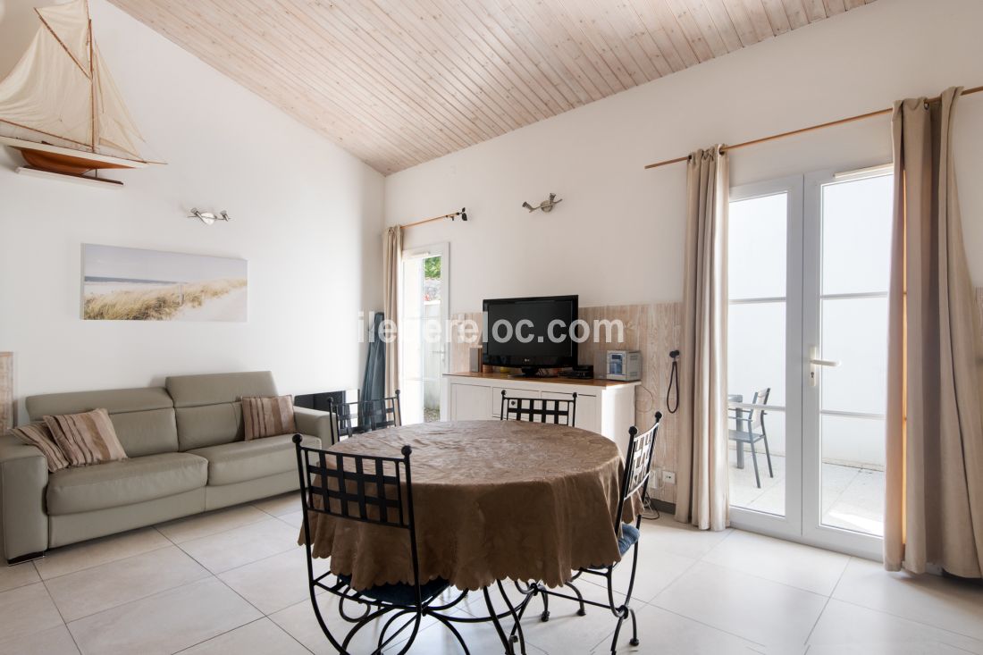 Photo 3 : SEJOUR d'une maison située à Saint-Martin-de-Ré, île de Ré.