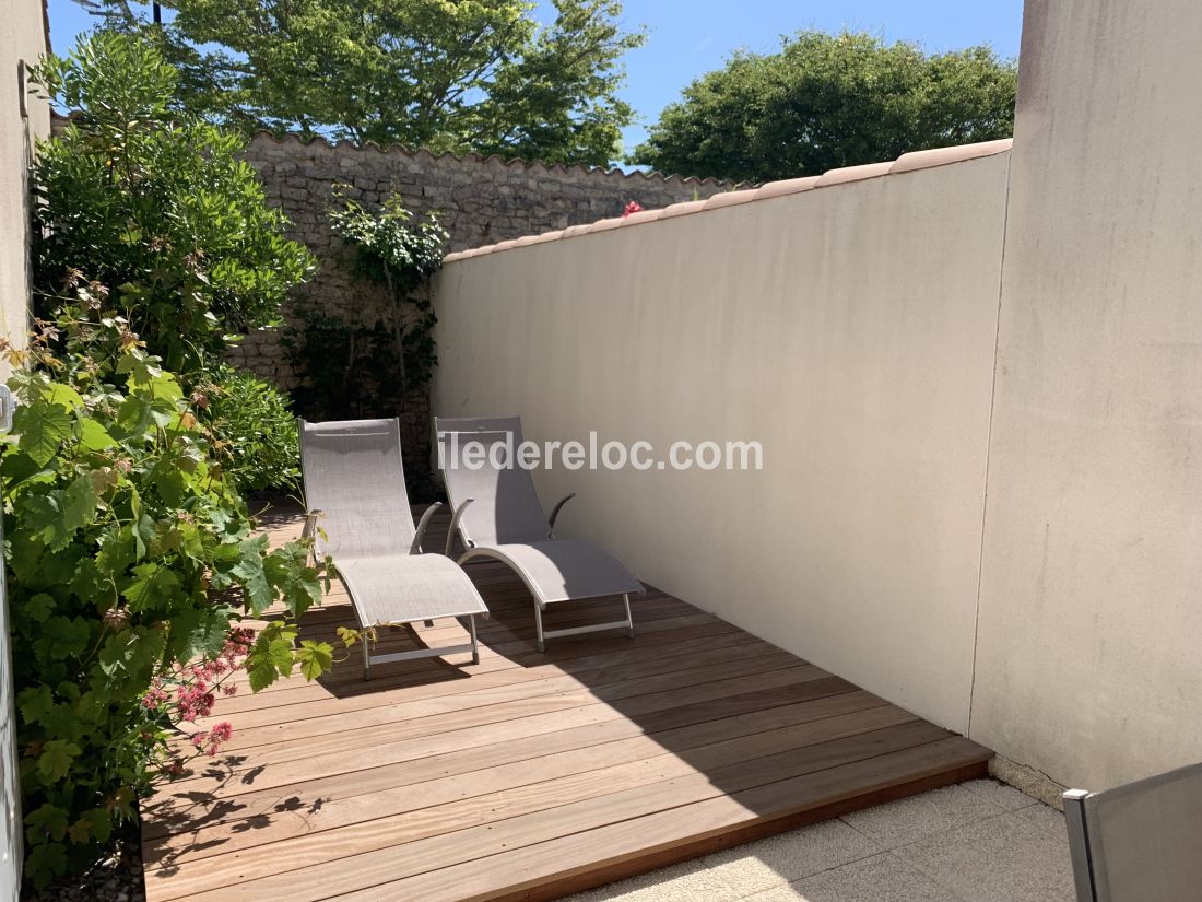 Photo 2 : TERRASSE d'une maison située à Saint-Martin-de-Ré, île de Ré.