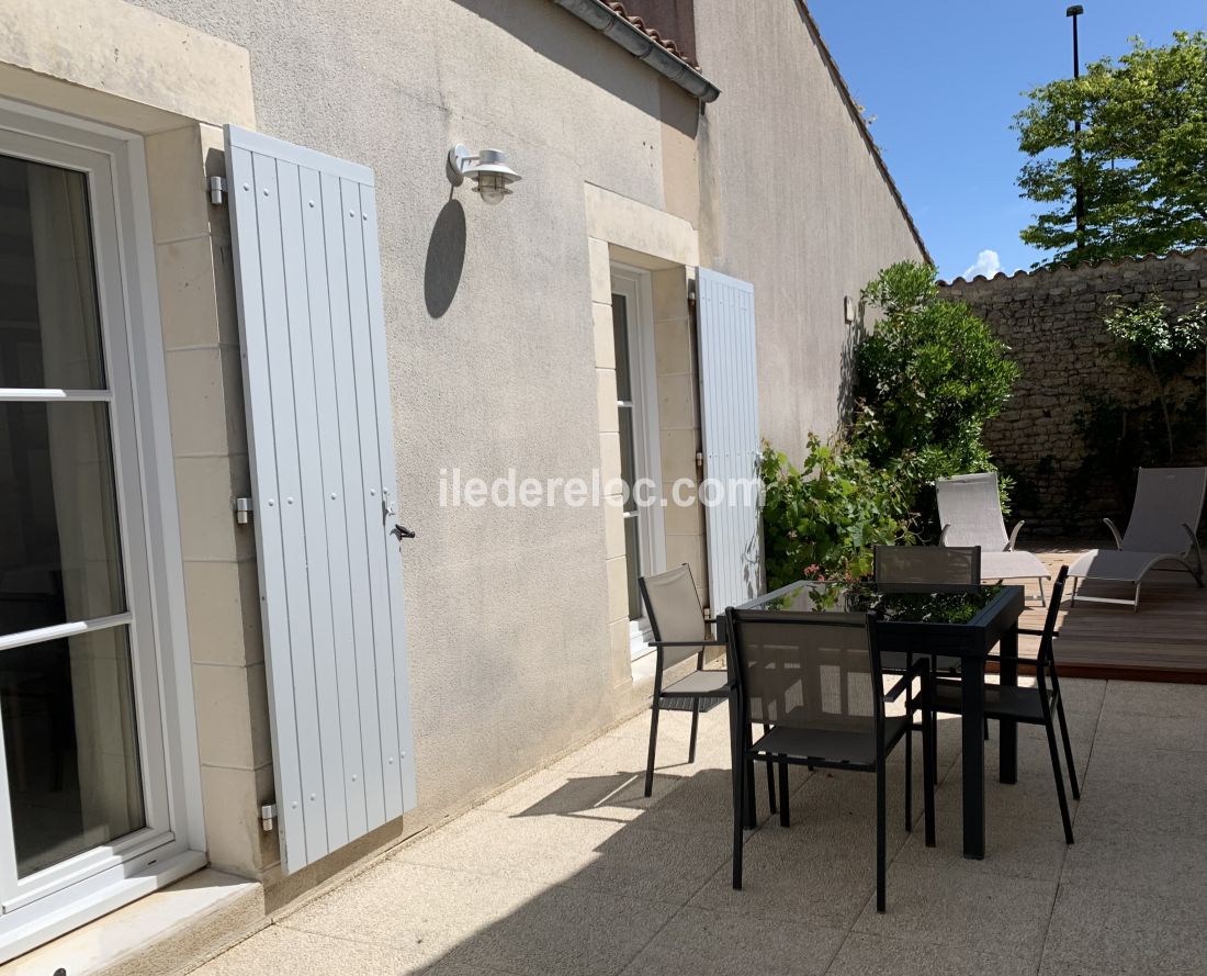 Photo 1 : TERRASSE d'une maison située à Saint-Martin-de-Ré, île de Ré.