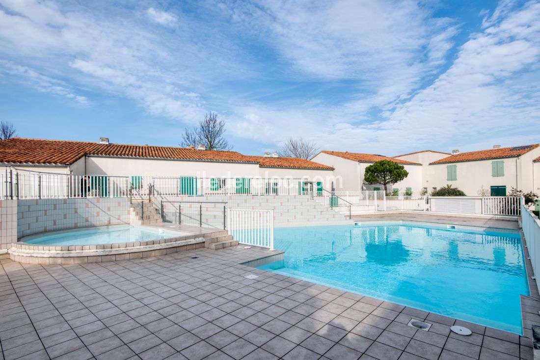 Photo 12 : PISCINE d'une maison situ&eacute;e &agrave; Saint-Martin-de-R&eacute;, &icirc;le de R&eacute;.