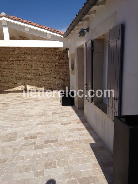 Photo 6 : EXTERIEUR d'une maison située à Le Bois-Plage-en-Ré, île de Ré.