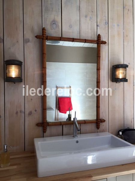 Photo 31 : SALLEDEBAIN d'une maison située à Le Bois-Plage-en-Ré, île de Ré.