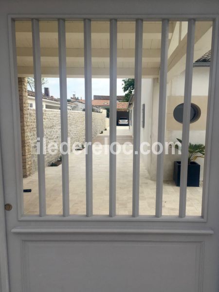 Photo 18 : EXTERIEUR d'une maison située à Le Bois-Plage-en-Ré, île de Ré.