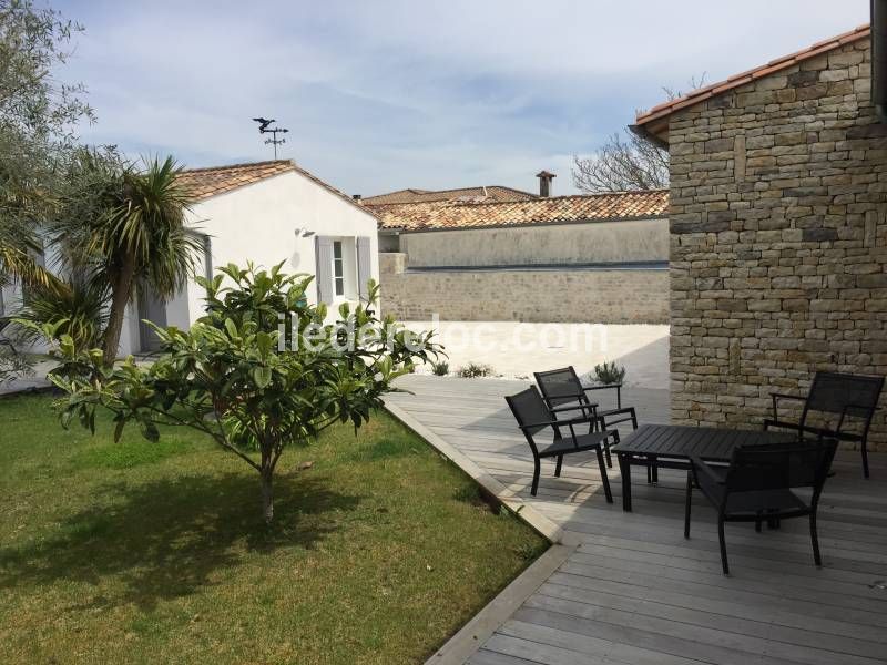 Photo 14 : TERRASSE d'une maison située à Le Bois-Plage-en-Ré, île de Ré.