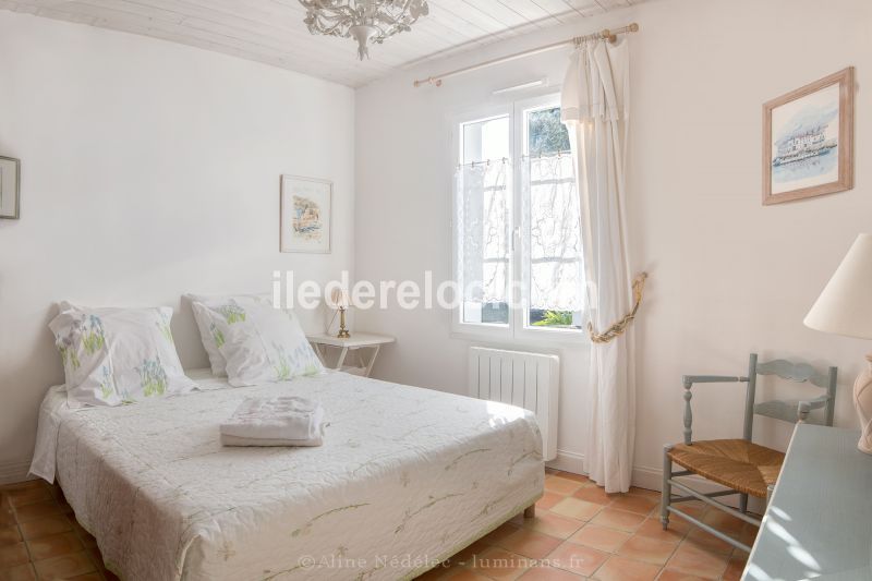 Photo 15 : CHAMBRE d'une maison située à Saint-Clément-des-Baleines, île de Ré.