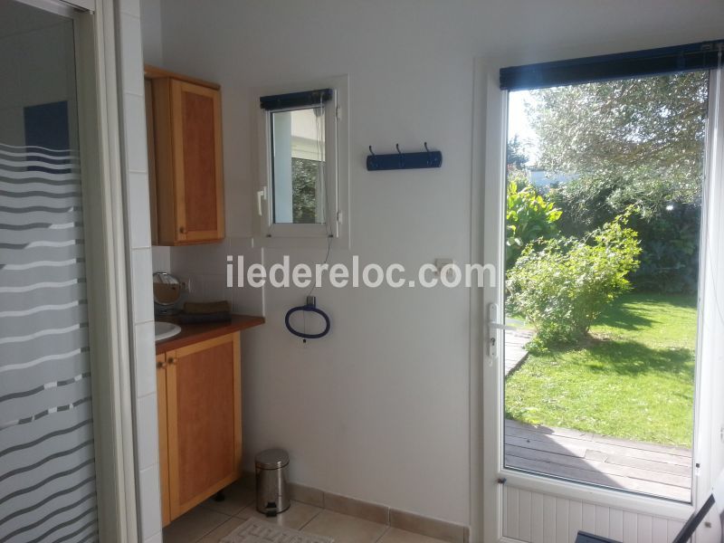 Photo 11 : SALLEDEBAIN d'une maison située à Sainte-Marie-de-Ré, île de Ré.