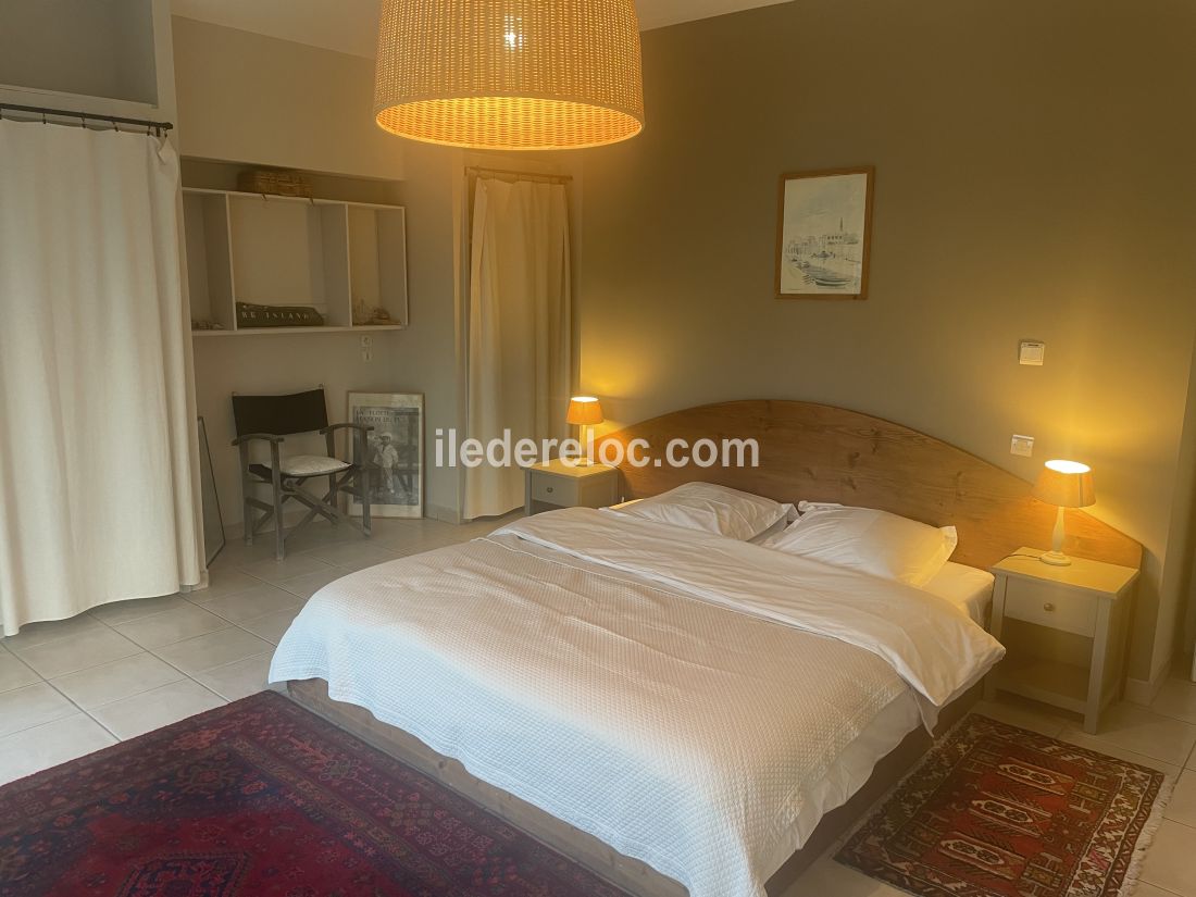 Photo 13 : CHAMBRE d'une maison située à Sainte-Marie-de-Ré, île de Ré.