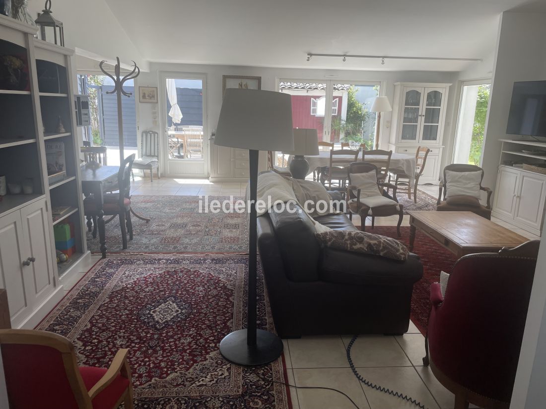 Photo 7 : SEJOUR d'une maison située à Sainte-Marie-de-Ré, île de Ré.