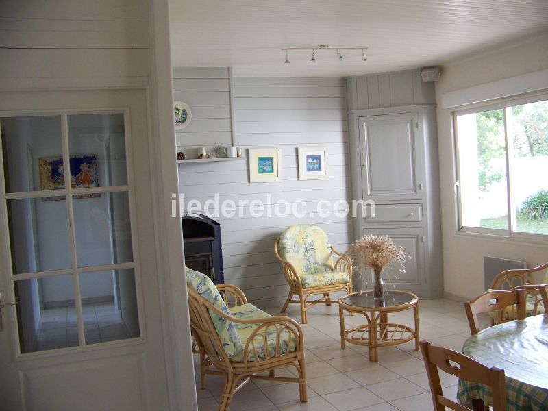 Photo 12 : CUISINE d'une maison située à Les Portes, île de Ré.