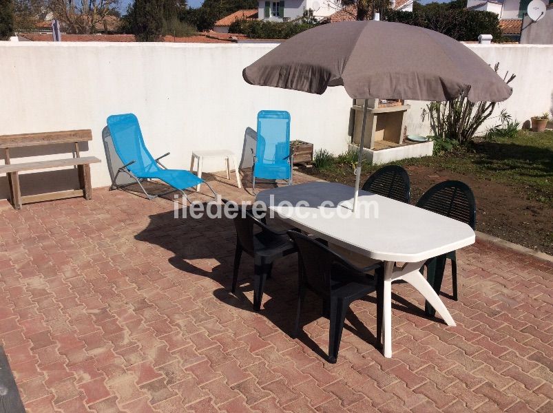 Photo 6 : TERRASSE d'une maison située à Ars en Ré, île de Ré.