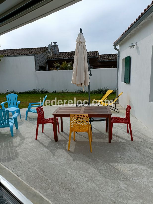 Photo 9 : TERRASSE d'une maison située à Le Bois-Plage-en-Ré, île de Ré.