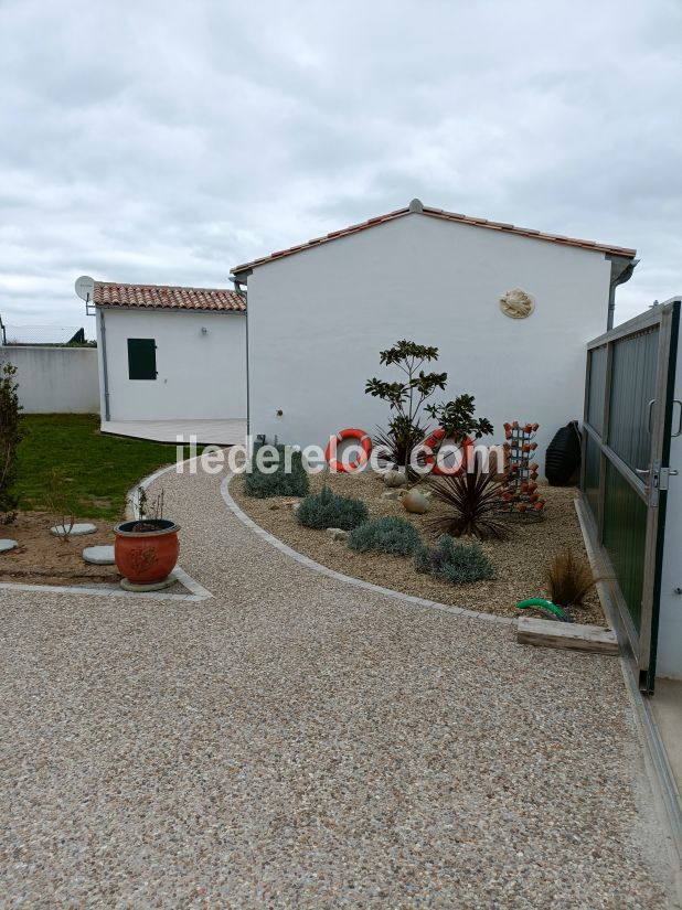 Photo 3 : EXTERIEUR d'une maison située à Le Bois-Plage-en-Ré, île de Ré.