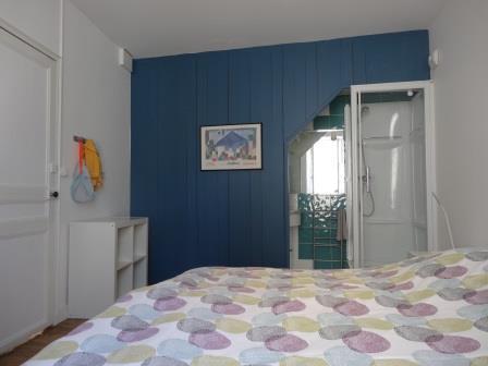 Photo 9 : CHAMBRE d'une maison située à Loix, île de Ré.