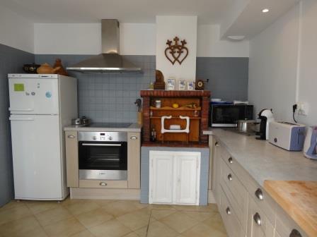 Photo 6 : CUISINE d'une maison située à Loix, île de Ré.