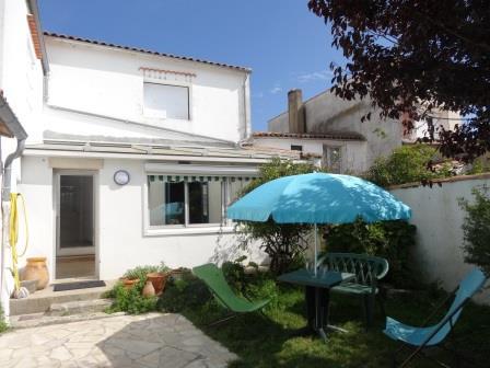 Photo 1 : JARDIN d'une maison située à Loix, île de Ré.