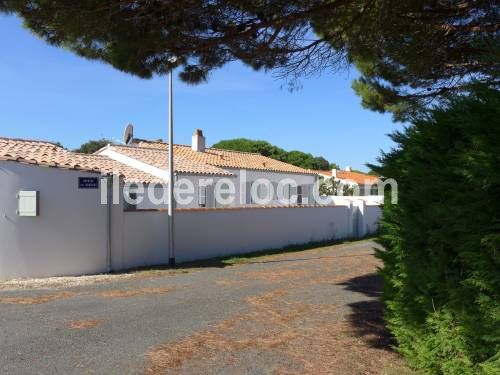 Photo 3 : EXTERIEUR d'une maison située à La Couarde-sur-mer, île de Ré.