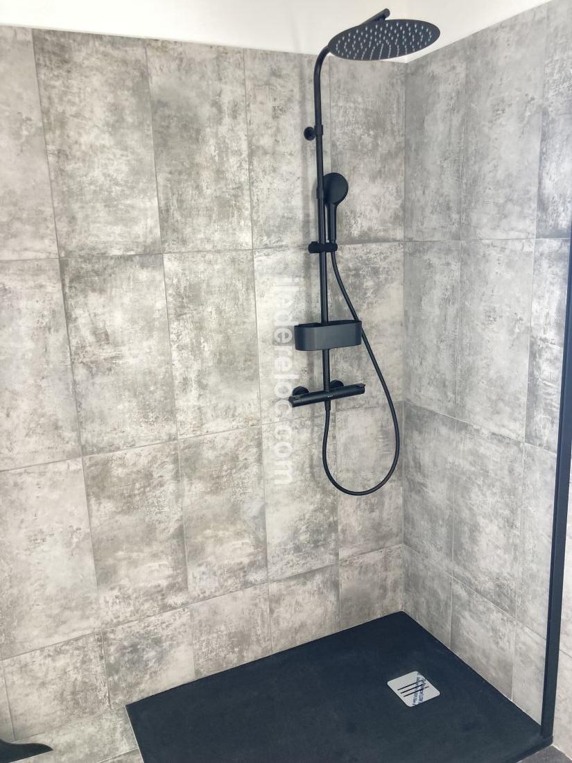 Photo 11 : SALLEDEBAIN d'une maison située à Sainte-Marie-de-Ré, île de Ré.